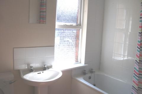 5 bedroom maisonette to rent, Wingrove Avenue, Newcastle upon Tyne NE4