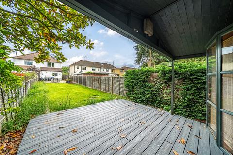 8 Hart Road, Byfleet, West Byfleet, KT14 7NQ