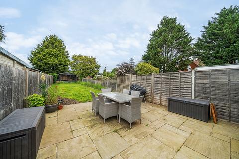 8 Hart Road, Byfleet, West Byfleet, KT14 7NQ