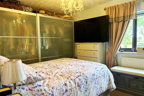 8 Chapel Street, Lees, Oldham, OL4 4NA