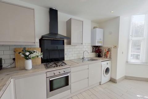 2 bedroom terraced house to rent, Flat 1, 44 Addison Street, Nottingham, NG1 4HA