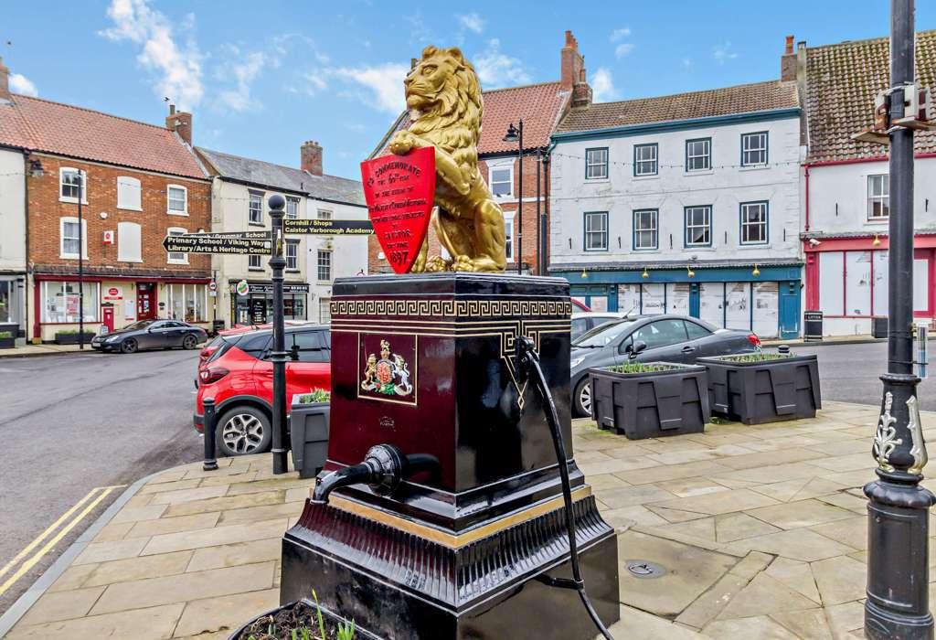 Market Place, Caistor Lincolnshire 4 bed end of terrace house for sale