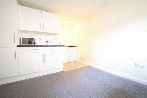 Studio to rent, Hornsey Road, Holloway, London, N7