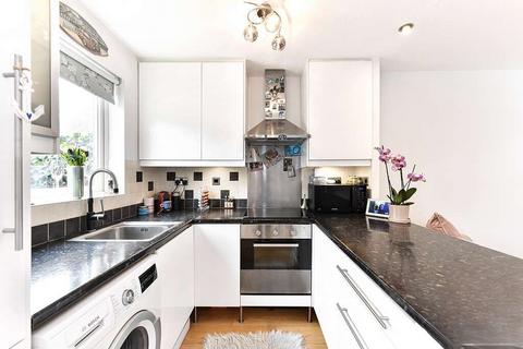 2 bedroom terraced house to rent, London E14
