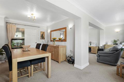 10 Brookside, Kempsey, Worcester, WR5 3LB