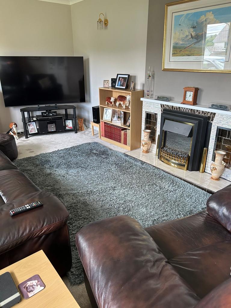 Living room (fourth image)