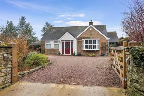 3 bedroom detached bungalow for sale, Church Road, Clifton-On-Teme, Worcester