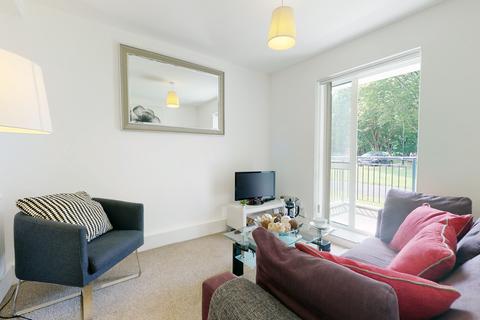 3 bedroom flat to rent, Edensor Gardens, London W4