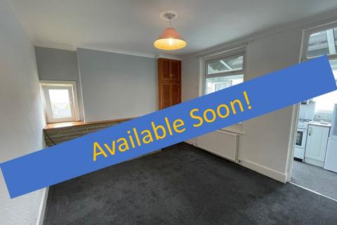 3 bedroom end of terrace house to rent, Evelyn Rd, Neath