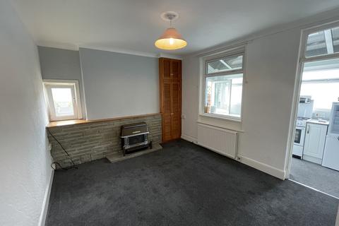 3 bedroom end of terrace house to rent, Evelyn Rd, Neath