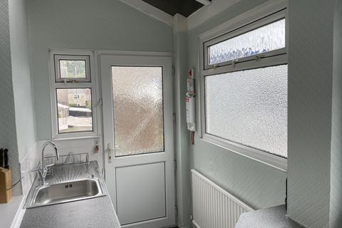 3 bedroom end of terrace house to rent, Evelyn Rd, Neath