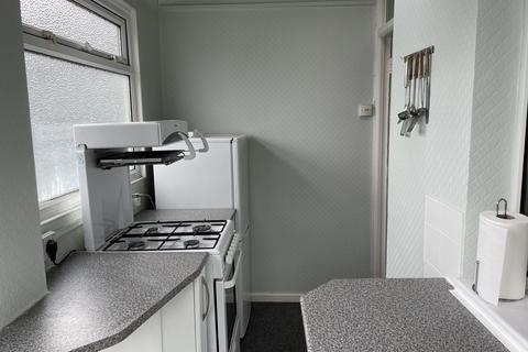 3 bedroom end of terrace house to rent, Evelyn Rd, Neath