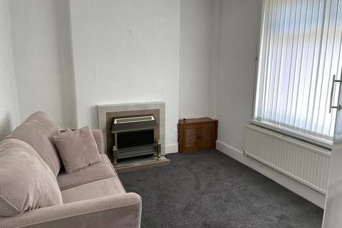 3 bedroom end of terrace house to rent, Evelyn Rd, Neath