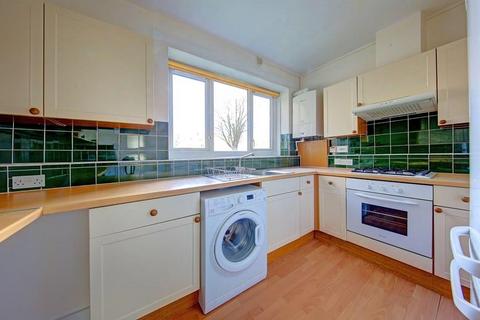 2 bedroom apartment to rent, Heslop Court, SW12