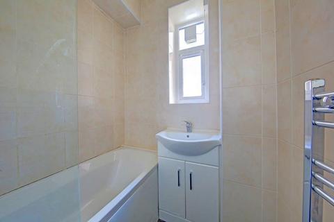 2 bedroom apartment to rent, Heslop Court, SW12