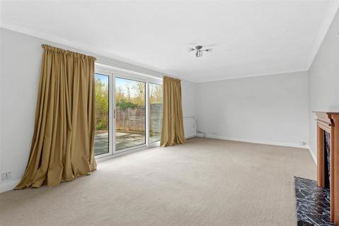 105 Columbia Drive, Lower Wick, Worcester, WR2 4XX