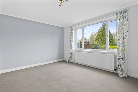 105 Columbia Drive, Lower Wick, Worcester, WR2 4XX