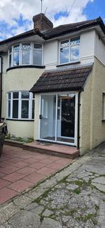 3 bedroom semi-detached house to rent, Kingston Avenue, Cheam, SM3