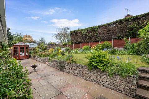 3 bedroom detached bungalow for sale, Byefields, Kempsey, Worcester