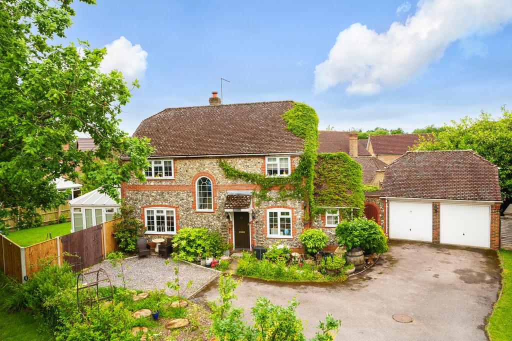 Comfrey Close, Farnborough... 4 bed detached house for sale £750,000