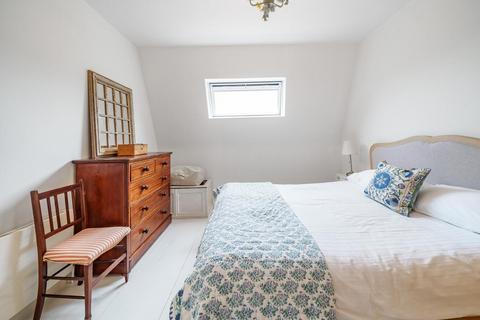 25b Abbeville Road, London, SW4 9LA