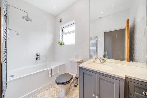 25b Abbeville Road, London, SW4 9LA