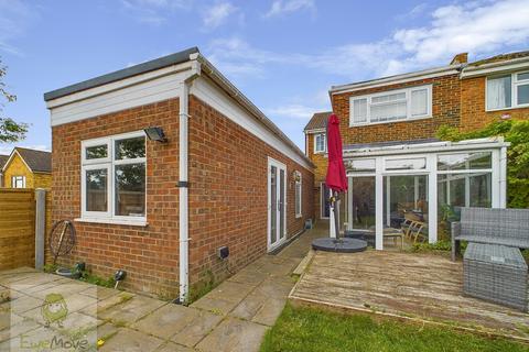 4 bedroom semi-detached house for sale, Kingshill Drive, Hoo St. Werburgh, Rochester ME3 9JW