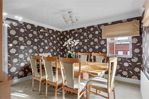 Grove End Bath Road, Broomhall, Worcester, WR5 3HS