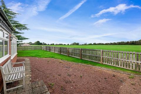 Grove End Bath Road, Broomhall, Worcester, WR5 3HS