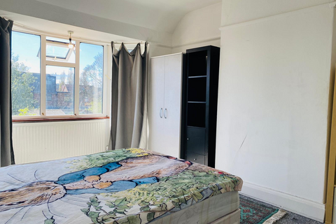 1 bedroom in a house share to rent, Greenford Road, Greenford UB6