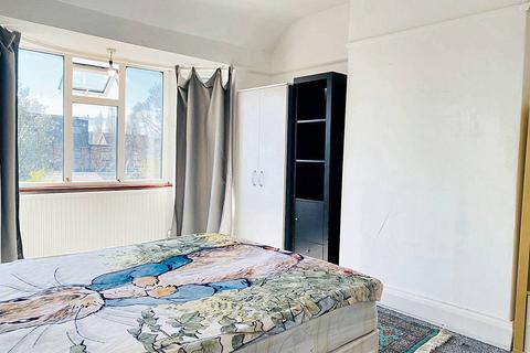 1 bedroom in a house share to rent, Greenford Road, Greenford UB6