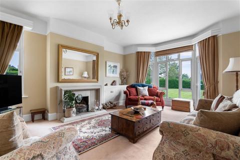 The Hedges Barneshall Avenue, Worcester, WR5 3EU