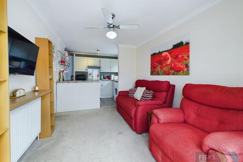 1 bedroom detached bungalow for sale, Spanbeek Road, Canvey Island, SS8