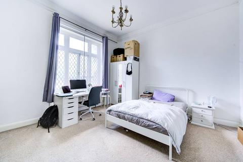 4 bedroom flat to rent, Earls Court Square, Earls Court, London, SW5