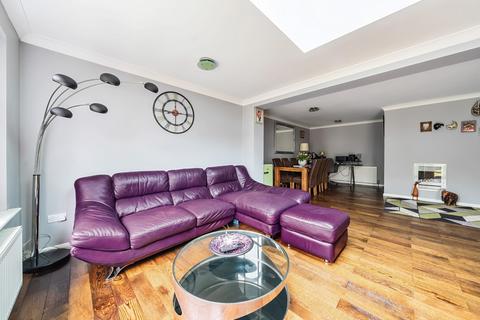 8 Turks Close, Uxbridge, UB8 3JH