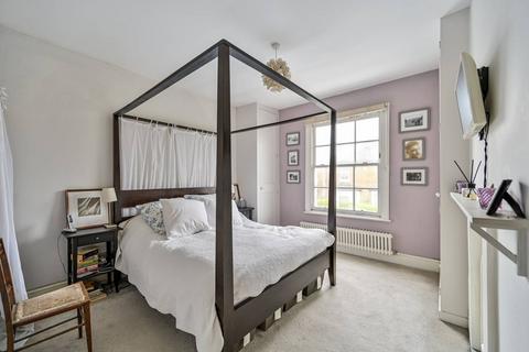 13 Hawks Road, Kingston Upon Thames, KT1 3DS