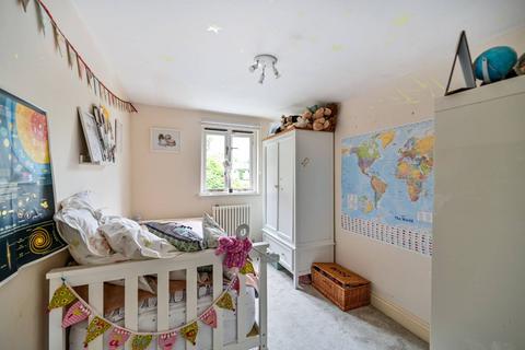 13 Hawks Road, Kingston Upon Thames, KT1 3DS