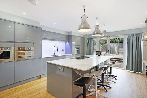 7 Andrews Close, Buckhurst Hill, IG9 5BL
