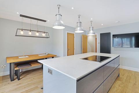 7 Andrews Close, Buckhurst Hill, IG9 5BL