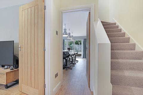 7 Andrews Close, Buckhurst Hill, IG9 5BL
