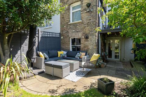 3 bedroom terraced house for sale, Henslowe Road, East Dulwich, London, SE22