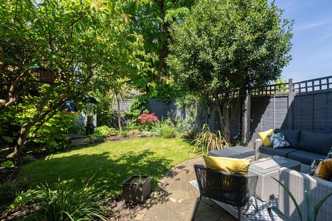 3 bedroom terraced house for sale, Henslowe Road, East Dulwich, London, SE22