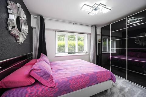 3 bedroom flat for sale, Jamaica Street, Stepney, London, E1