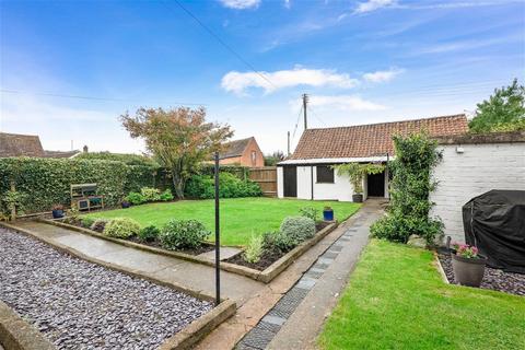 4 bedroom detached house for sale, Main Road, Kempsey, Worcester