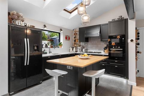 131 Battenhall Road, Worcester, WR5 2BU