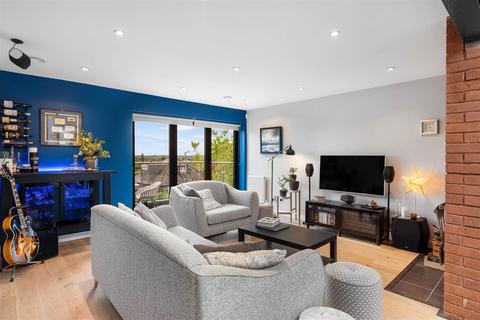 131 Battenhall Road, Worcester, WR5 2BU