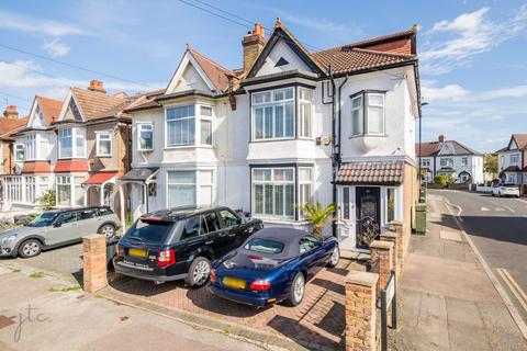 5 bedroom end of terrace house for sale, Thornsbeach Rd, Catford, SE6