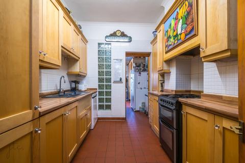 5 bedroom end of terrace house for sale, Thornsbeach Rd, Catford, SE6