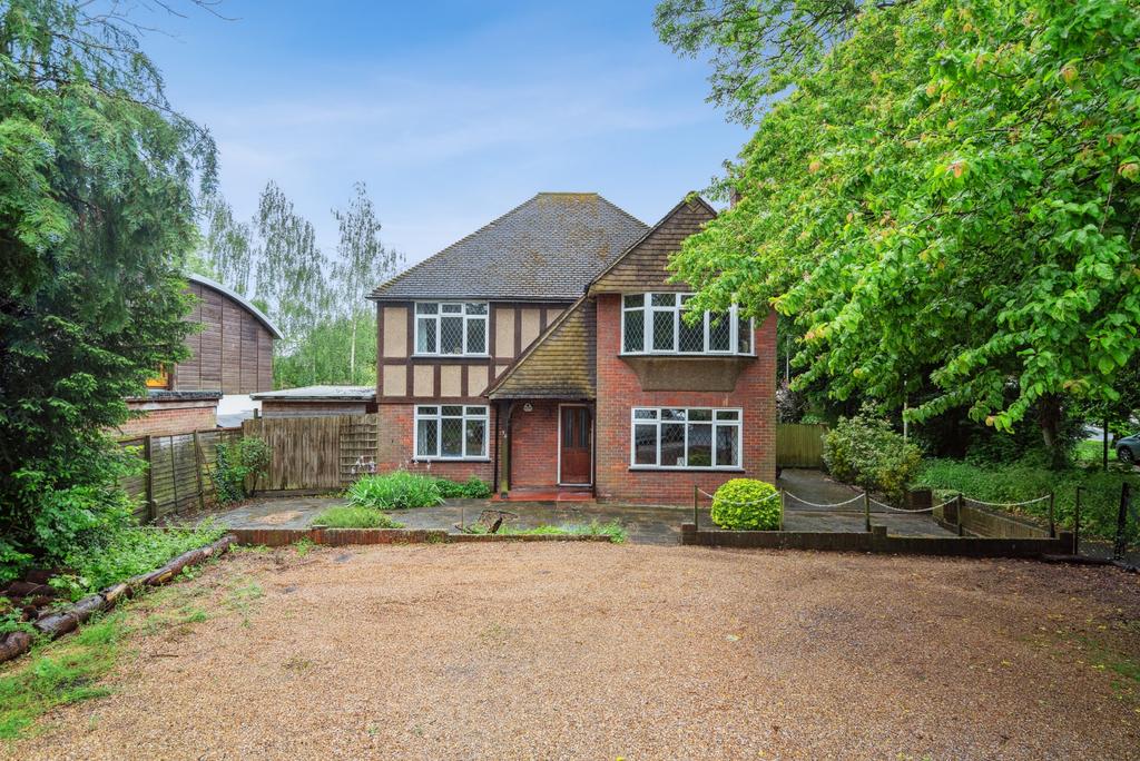 Field End Road, Eastcote, Pinner HA5 2 bed for sale £475,000