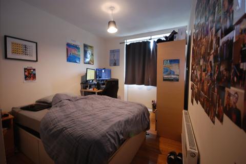 3 bedroom maisonette to rent, Robsart Street, Oval SW9